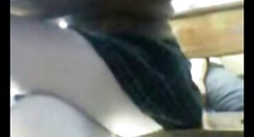 സ്റ്റോക്കിംഗിനൊപ്പം അടിവസ്ത്രത്തിൽ ലാസ്സിവിയസ് ബ്രൌൺ ഒരു വേശ്യയായി മാറി