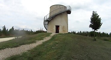 വിവിധ ലൈംഗിക കളിപ്പാട്ടങ്ങൾ കൊണ്ട് അവളുടെ ദ്വാരങ്ങൾ വിരൽത്തുമ്പിൽ